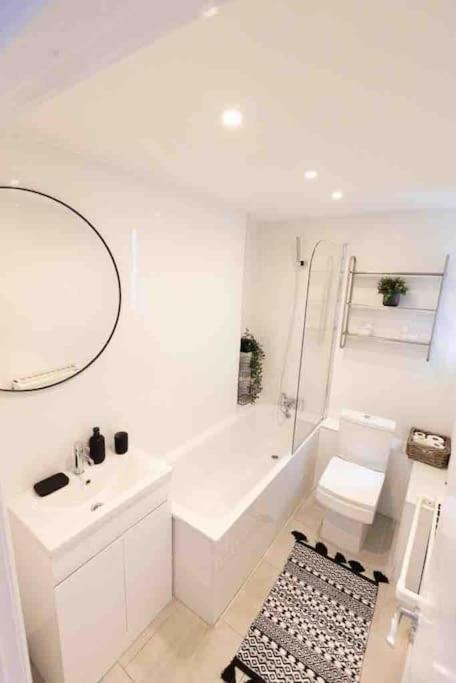 Lovely 2 Bedroom Apartment In Chelsea Sw3 Лондон Екстериор снимка